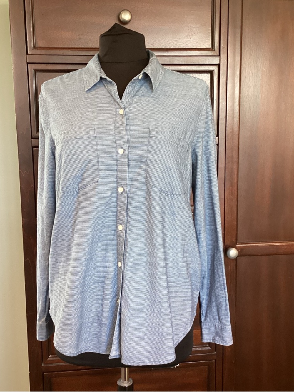 Lucky Brand Blue/White long sleeve button up shirt top. EUC